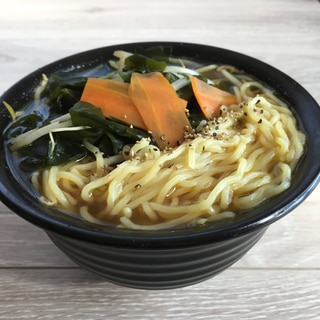 人参とわかめともやしの酢炒めしょう油ラーメン♪